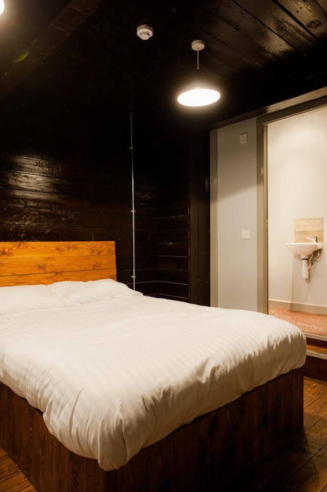 Le Bateau Aparthotel ลิเวอร์พูล ภายนอก รูปภาพ